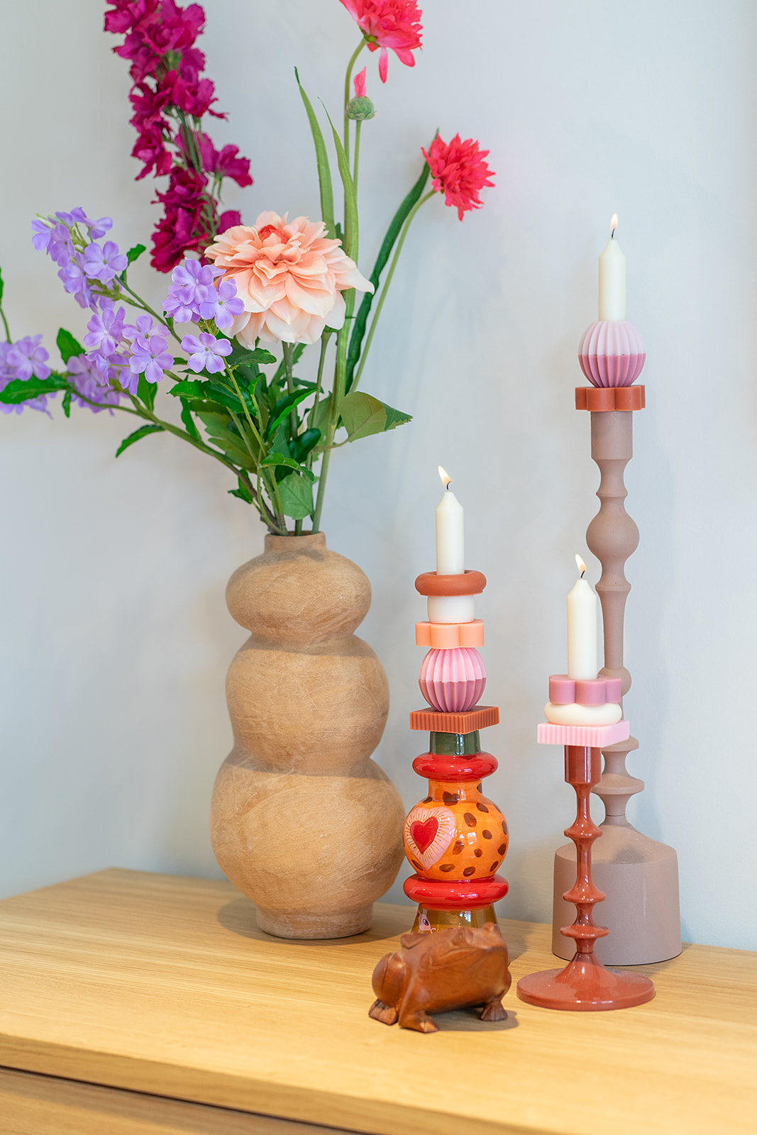 Terracotta stapelkaarsen met bloemen